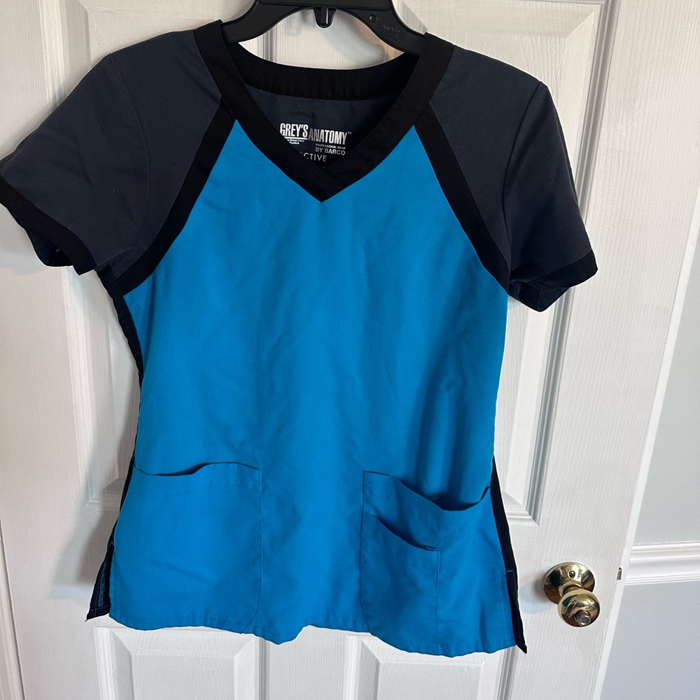 Greys Anatomy Active scrub top
